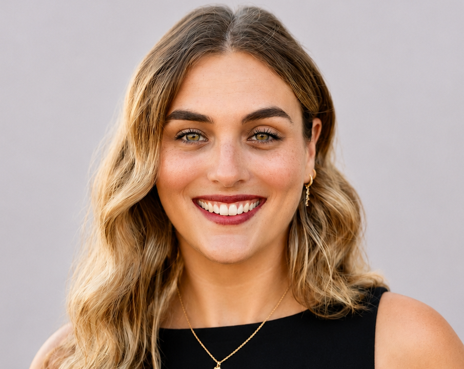 Ava headshot.png